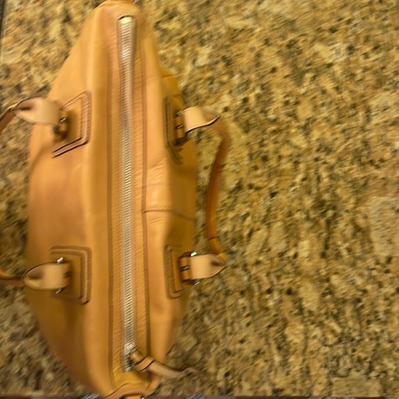 Coach camel color leather satchel barley used excellent condition 15x9 in - Picture 4 of 16